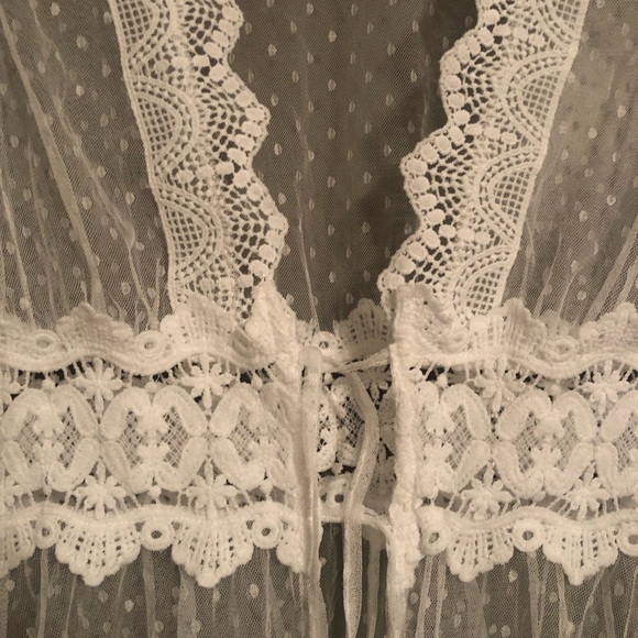 Lace Robe - Picture 2 of 6